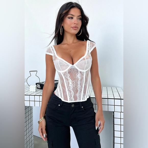 NWT - Lioness Some Like It Hot Lace Corset in Ghost White - Size S - Picture 4 of 8